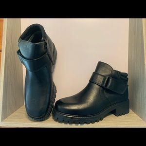 NIB LL BEAN Black Leather Women's Snowseal Ankle Boot w/Side Zip & Velcro Strap